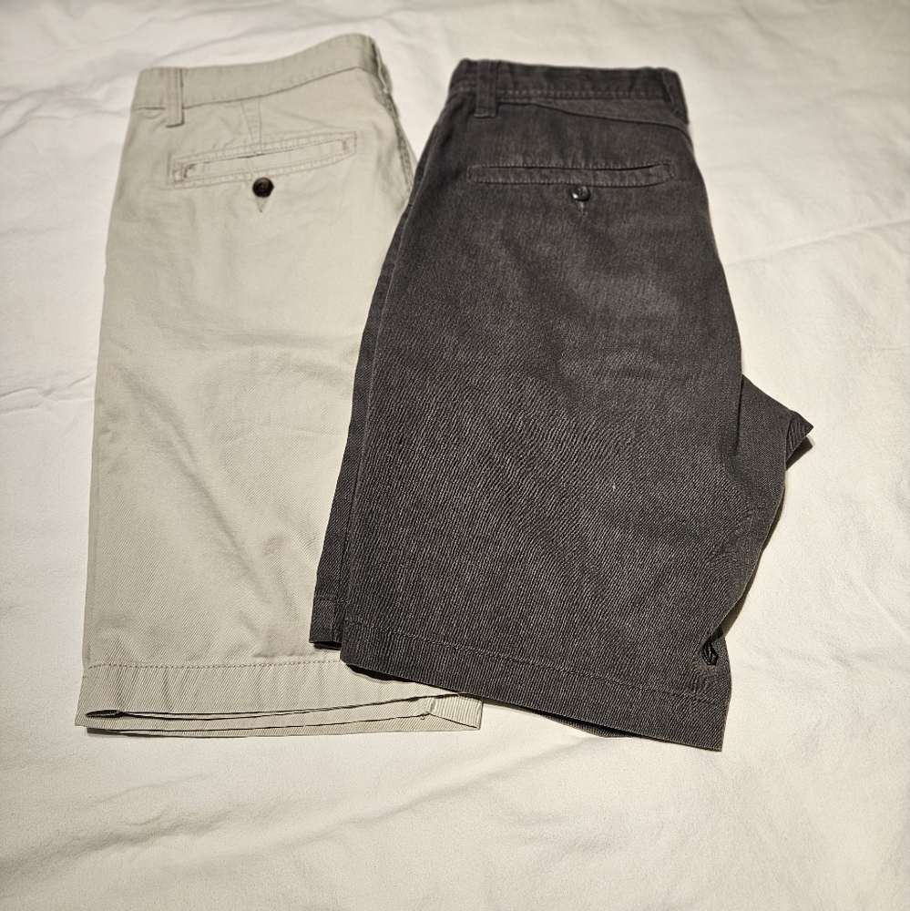2 Pair Men's Shorts 1 Gray 1 Tan Size 30